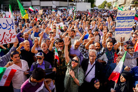 تجمع مردمی در محکومیت تجاوز آمریکا و اعلام انزجار از ترامپ در میدان انقلاب