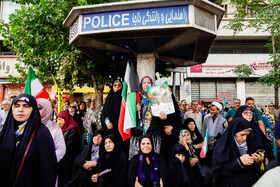 تجمع مردمی در محکومیت تجاوز آمریکا و اعلام انزجار از ترامپ در میدان انقلاب