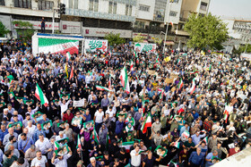تجمع مردمی در محکومیت تجاوز آمریکا و اعلام انزجار از ترامپ در میدان انقلاب