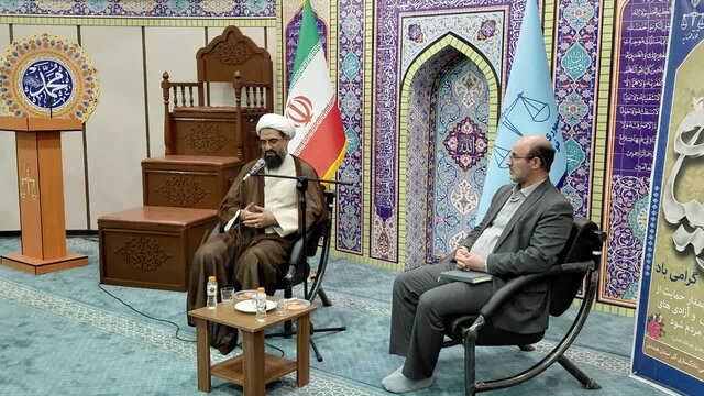 برخورد قاطع با جاسوس‌ها خواسته بحق مردم است