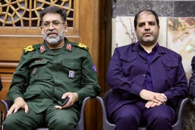 سردار حسین زارع کمالی فرمانده س‌اه الغدیر استان و اسماعیل دهستانی معاون سیاسی، اجتماعی. امنیتی استاندار در مراسم وداع با شهدای تجاوز رژیم صهیونیستی به استان یزد