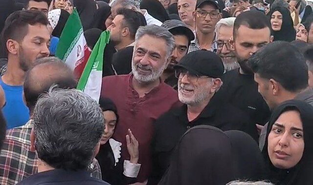 حضور سردار قاآنی در تجمع تقدیر از نیروهای مسلح ایران حضور سردار قاآنی در تجمع تقدیر از نیروهای مسلح ایران