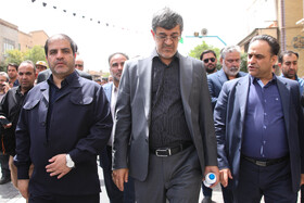سمت چپ اسماعیل دهستانی معاون سیاسی، امنیتی و اجتماعی استاندار در کنار محمد رضا بابایی استاندار یزد در مراسم تشییع شهدای حمله رژیم صهیونیستی 