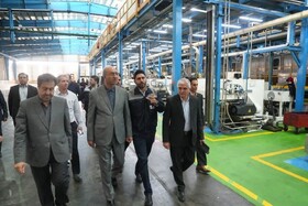 رفع مشکلات بخش تولید با پشت میزنشینی امکانپذیر نیست