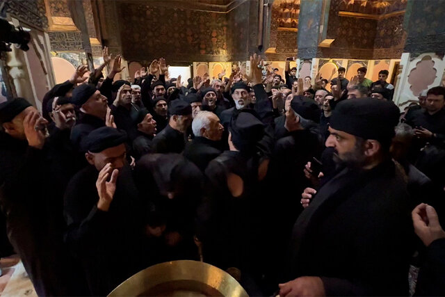 ویدیو/ آئین طشتگذاری در بقعه شیخ صفی الدین اردبیلی ویدیو/ آئین طشتگذاری در بقعه شیخ صفی الدین اردبیلی