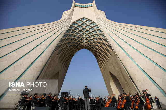 سکوتِ پرطنین میدان آزادی و نوای سمفونیکِ وطن در سوگ شهیدان
