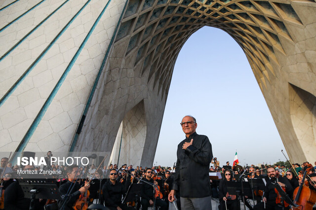 سکوتِ پرطنین میدان آزادی و نوای سمفونیکِ وطن در سوگ شهیدان و در ستایش ایران