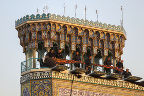 آیین سنتی اذن عزای امام حسین (ع) در حرم مطهر رضوی