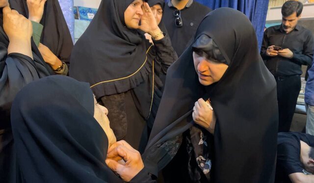 حضور معاون رئیسجمهور در تشییع پیکر شهدای حملات رژیم صهیونیستی حضور معاون رئیسجمهور در تشییع پیکر شهدای حملات رژیم صهیونیستی