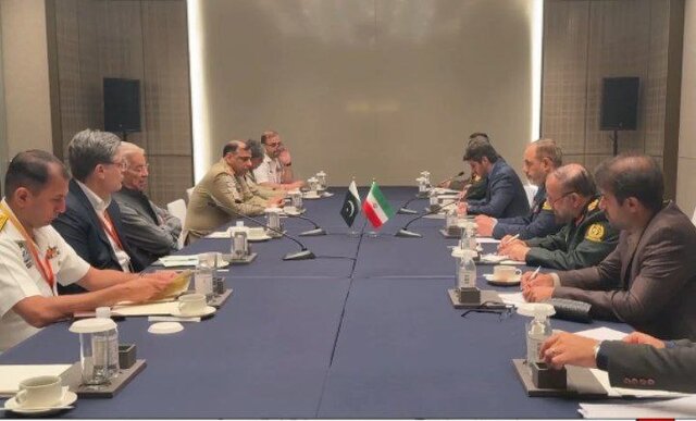 دیدار با وزیر دفاع پاکستان