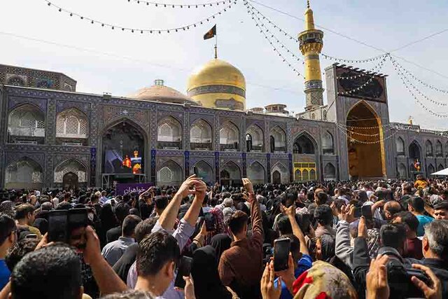 ویدیو/ آیین سنتی اذن عزای سیدالشهدا(ع) در حرم مطهر رضوی ویدیو/ آیین سنتی اذن عزای سیدالشهدا(ع) در حرم مطهر رضوی