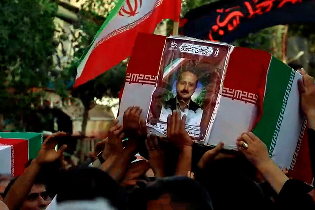 ویدیو/ آیین تشییع پیکر مطهر شهدای حمله تروریستی در آستانه اشرفیه ویدیو/ آیین تشییع پیکر مطهر شهدای حمله تروریستی در آستانه اشرفیه