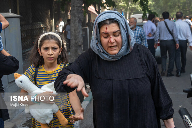 نه فریاد میزند، نه اشک میریزد