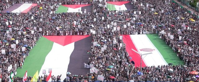 راهپیمایی یمنی‌ها در حمایت از ایران و غزه