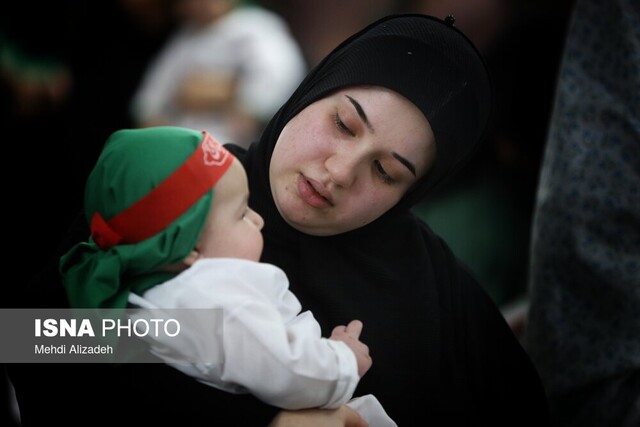 عکس تزیینی است «دنیای صمیمی» مادر و کودک در ترکیبی از نمایش و گفتوگو