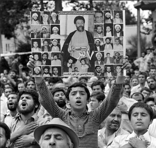 لاله های پر پر شده هفتم تیر ۱۳۶۰