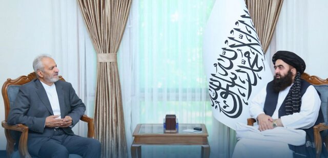 بازدید بیکدلی از وضعیت تردد اتباع افغان در مرز اسلام قلعه و دوغارون