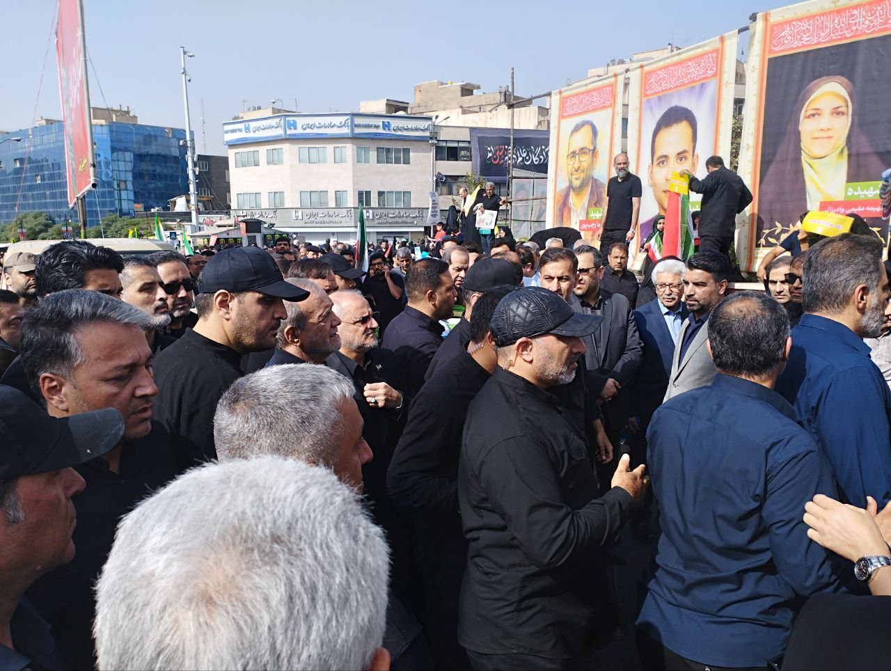 وداع مردم تهران با قهرمانان مقاومت؛ بدرقه سرداران و دانشمندان شهید 5 پایگاه خبری ججین وداع مردم تهران با قهرمانان مقاومت؛بدرقه سرداران و دانشمندان شهید