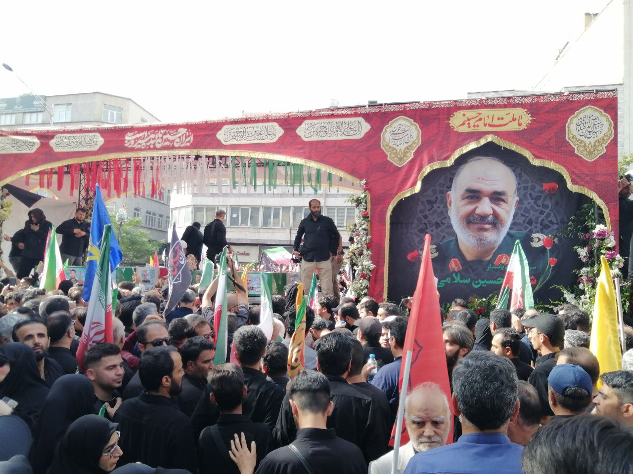 وداع مردم تهران با قهرمانان مقاومت؛ بدرقه سرداران و دانشمندان شهید 7 پایگاه خبری ججین وداع مردم تهران با قهرمانان مقاومت؛بدرقه سرداران و دانشمندان شهید