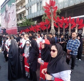 استقرار امدادگران هلال احمر در مراسم تشییع شهدای حملات رژیم صهیونیستی
