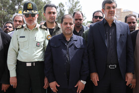 از سمت چپ، سردار عباسعلی بهدانی‌فرد فرمانده فراجا استان، اسماعیل دهستانی معاون سیاسی، امنیتی و اجتماعی استاندار و محمد رضا بابایی استاندار یزد در مراسم تشییع شهید مدافع وطن سرگرد صالح بناء هنزایی 