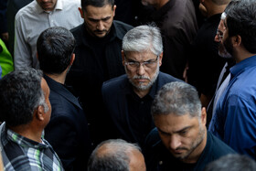 حسین سیمایی صراف، وزیر علوم در مراسم تشییع پیکر دکتر محمدمهدی طهرانچی در حرم حضرت عبدالعظیم حسنی (ع)