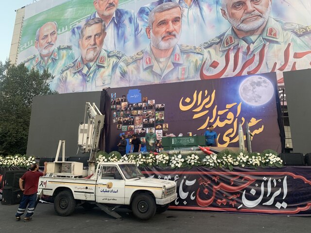 آمادهسازی مسیر تشییع شهدا از سحرگاه آغاز شد آمادهسازی مسیر تشییع شهدا از سحرگاه آغاز شد