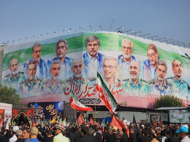 وداع مردم تهران با قهرمانان مقاومت؛ بدرقه سرداران و دانشمندان شهید 3 پایگاه خبری ججین وداع مردم تهران با قهرمانان مقاومت؛بدرقه سرداران و دانشمندان شهید