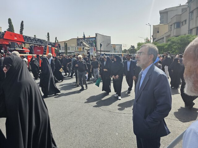 حضور رئیس جهاد دانشگاهی در مراسم تشییع شهدای جنگ ۱۲ روزه