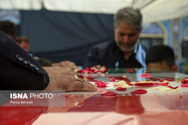 عکس تزئینی است شهدا درس ایستادگی را از مکتب عاشورا آموختهاند