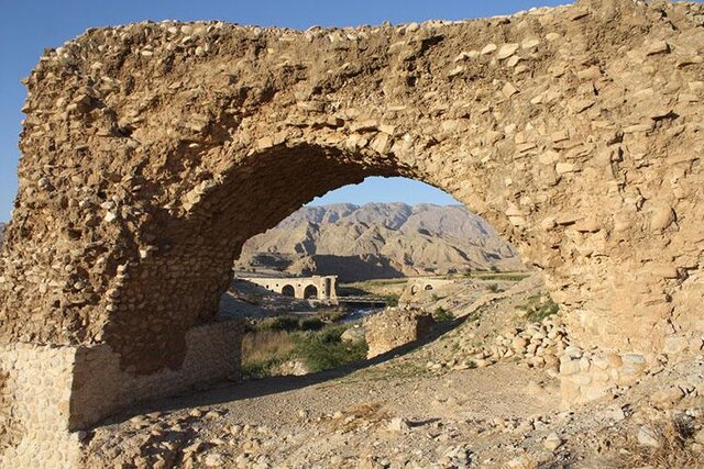 پل ساسانی خیرآباد پیش از مرمت مرمت شلختۀ پل ساسانی