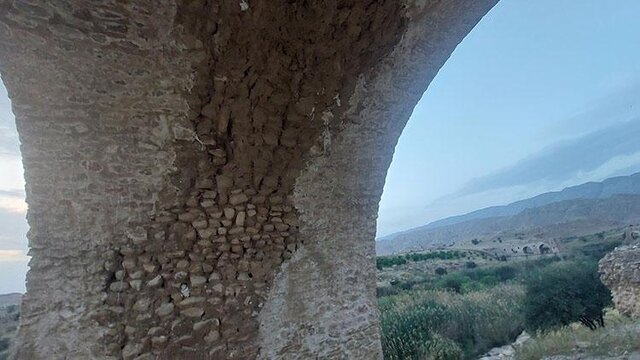 مرمت شلختۀ پل ساسانی