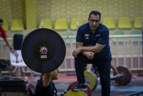 مربی تیم ملی وزنه‌برداری: در شرایط جنگ هم تمرینات تعطیل نشد/ حذف ۱۰۲ کیلوگرم به ضرر ما شد