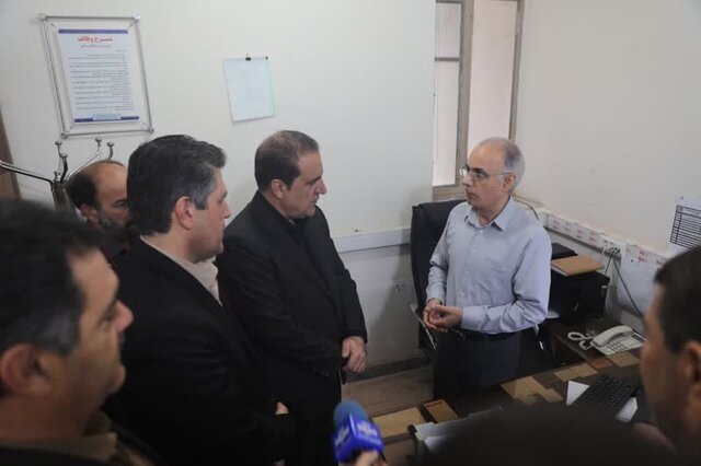 بازدید سرزده استاندار ایلام از اداره‌کل صنعت، معدن و تجارت