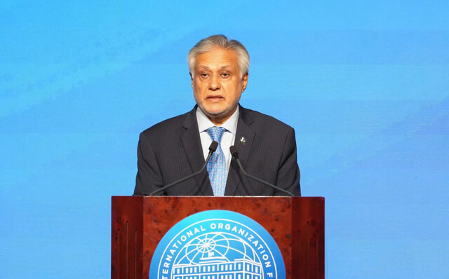 «محمد اسحاق دار»، وزیر امور خارجه پاکستان پاکستان: آمریکا و اسرائیل منطقه را به بحران کشاندهاند