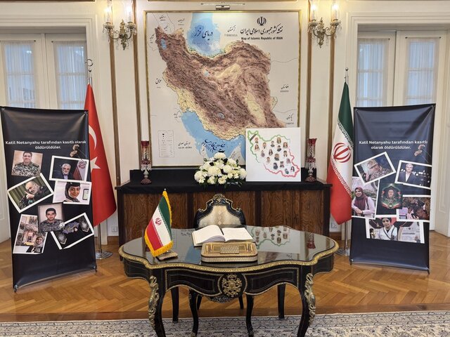 ادای احترام به شهدای تجاوزات رژیم صهیونیستی علیه ایران در ترکیه ادای احترام به شهدای تجاوزات رژیم صهیونیستی علیه ایران در ترکیه