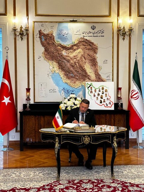 ادای احترام به شهدای تجاوزات رژیم صهیونیستی علیه ایران در ترکیه
