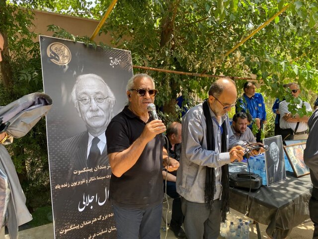 گزارشی از خاکسپاری جمال اجلالی /« این همه تلخ، این همه شیرین...»