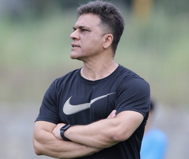 سرمربی شمس آذر: بهترین فوتبالیست ایران حداکثر باید ۴۰ میلیارد بگیرد/ یک روزه به این جایگاه نرسیدم