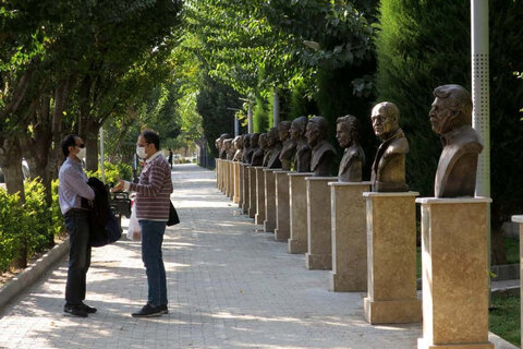 بازسازی مجسمه‌های پارک هنرمندان/ ساماندهی دستفروشان خیابان انقلاب در اولویت شهرداری منطقه ۶