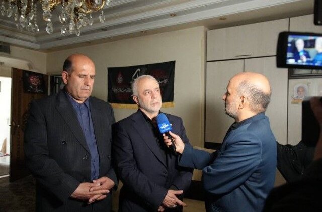 رئیس بنیاد شهید و امور ایثارگران با خانواده شهید دکتر سید مصطفی ساداتی ارمکی دیدار کرد