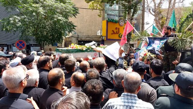 وداع باشکوه مردم ورامین با شهید مدافع وطن جواد میرزائیان