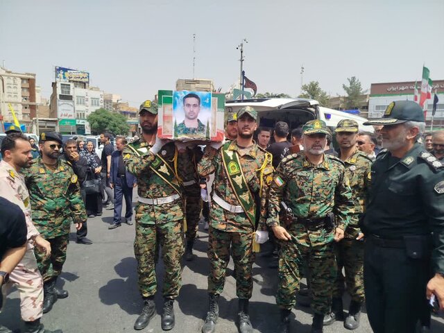 وداع باشکوه مردم ورامین با شهید مدافع وطن جواد میرزائیان