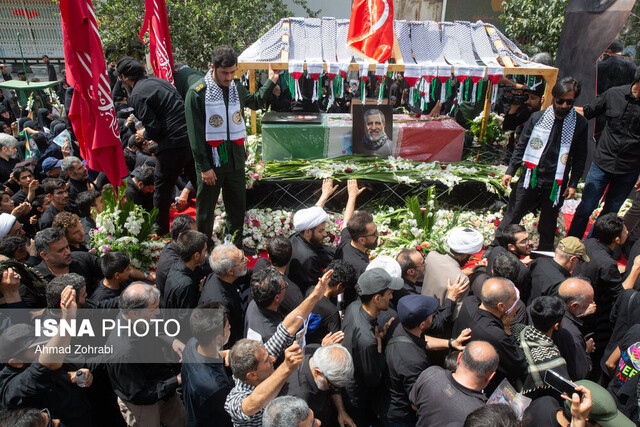 پیکر سرلشکر شهید محمد سعید ایزدی در قم تشییع شد