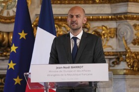 پاریس بار دیگر ایران را به بازگرداندن تحریم‌ها تهدید کرد 
