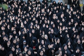 حضور خیل عزاداران در دسته سینه‌زنی تاسوعای حسینی شهر مریانج