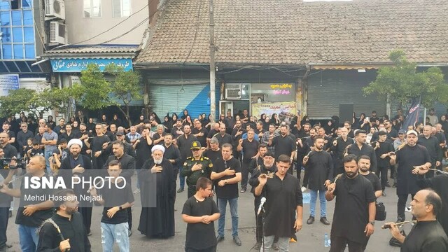 مردم آستارا در روز تاسوعا به یاد علمدار کربلا عزاداری کردند