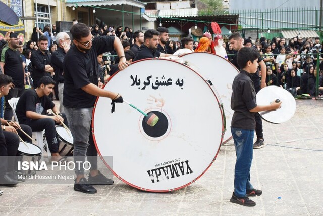 مردم آستارا در روز تاسوعا به یاد علمدار کربلا عزاداری کردند