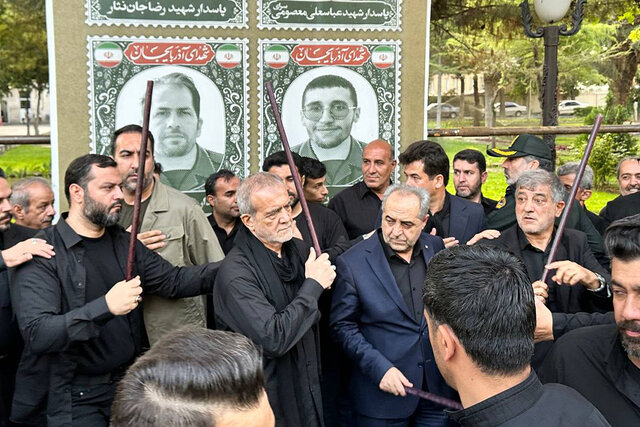 ویدیو/ رئیسجمهور در آیین عزاداری روز تاسوعای حسینی ویدیو/ رئیسجمهور در آیین عزاداری روز تاسوعای حسینی