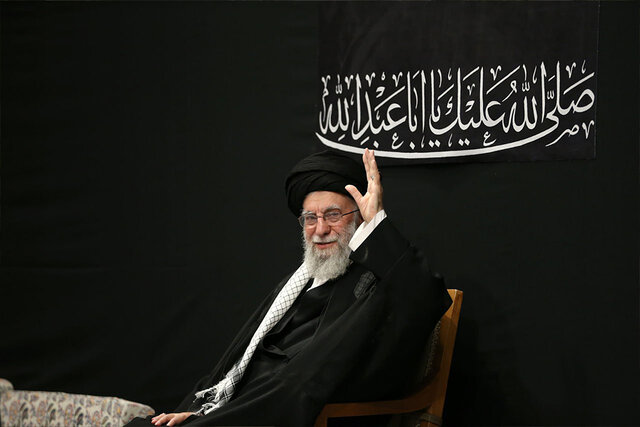 ویدیو/ حضور رهبر انقلاب در مراسم عزاداری شب عاشورای حسینی